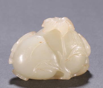 A piece of Hetian jade three ornaments from the Qing Dynasty: Qing Dynasty Hetian jade three ornaments Size:H:3.8cm W:5.2cm W:71.9g (The Dimensions Of All Batches Are Manually Measured.If You Need More Detailed Information, Please Contact Our Customer Service Be