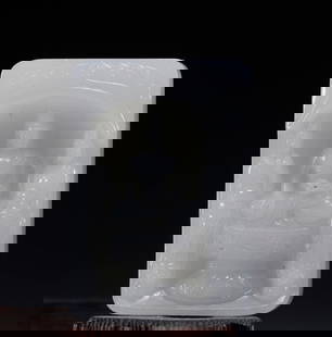 A piece of Hetian Yushan Holy Buddha card: Hetian Yushan Holy Buddha card Size:5.3×3.6×1.3cm W:53.1g (The Dimensions Of All Batches Are Manually Measured.If You Need More Detailed Information, Please Contact Our Customer Service Before