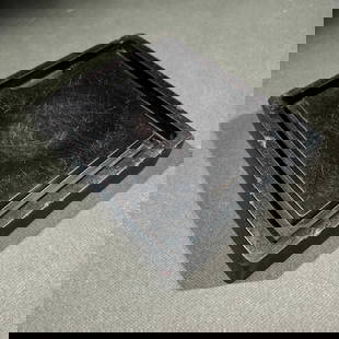 A piece of Qian Qi's inkstone: Qian Qi's end inkstone, inkstone surface stone canal, purple red stone color, delicate texture, smooth feel, inkstone shape, square atmosphere, straight and smooth lines, deep digging and engraved
