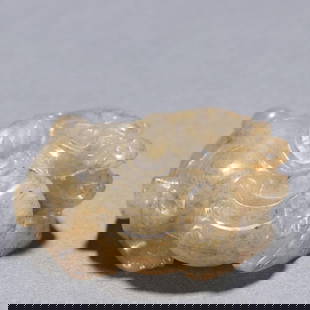 A piece of Hetian jade dragon from the Han Dynasty: The Hetian jade dragon of the Han Dynasty Size:H:1.8cm W:4.3cm W:43.2g (The Dimensions Of All Batches Are Manually Measured.If You Need More Detailed Information, Please Contact Our Customer Service B
