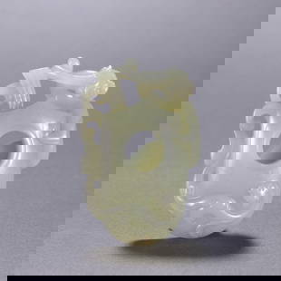 A piece of Hetian jade dragon chicken heart in the Ming Dynasty: The Hetian jade dragon of the Ming Dynasty was worn by the chicken Size:H:7cm W:4.5cm W:60.6g (The Dimensions Of All Batches Are Manually Measured.If You Need More Detailed Information, Please Contact