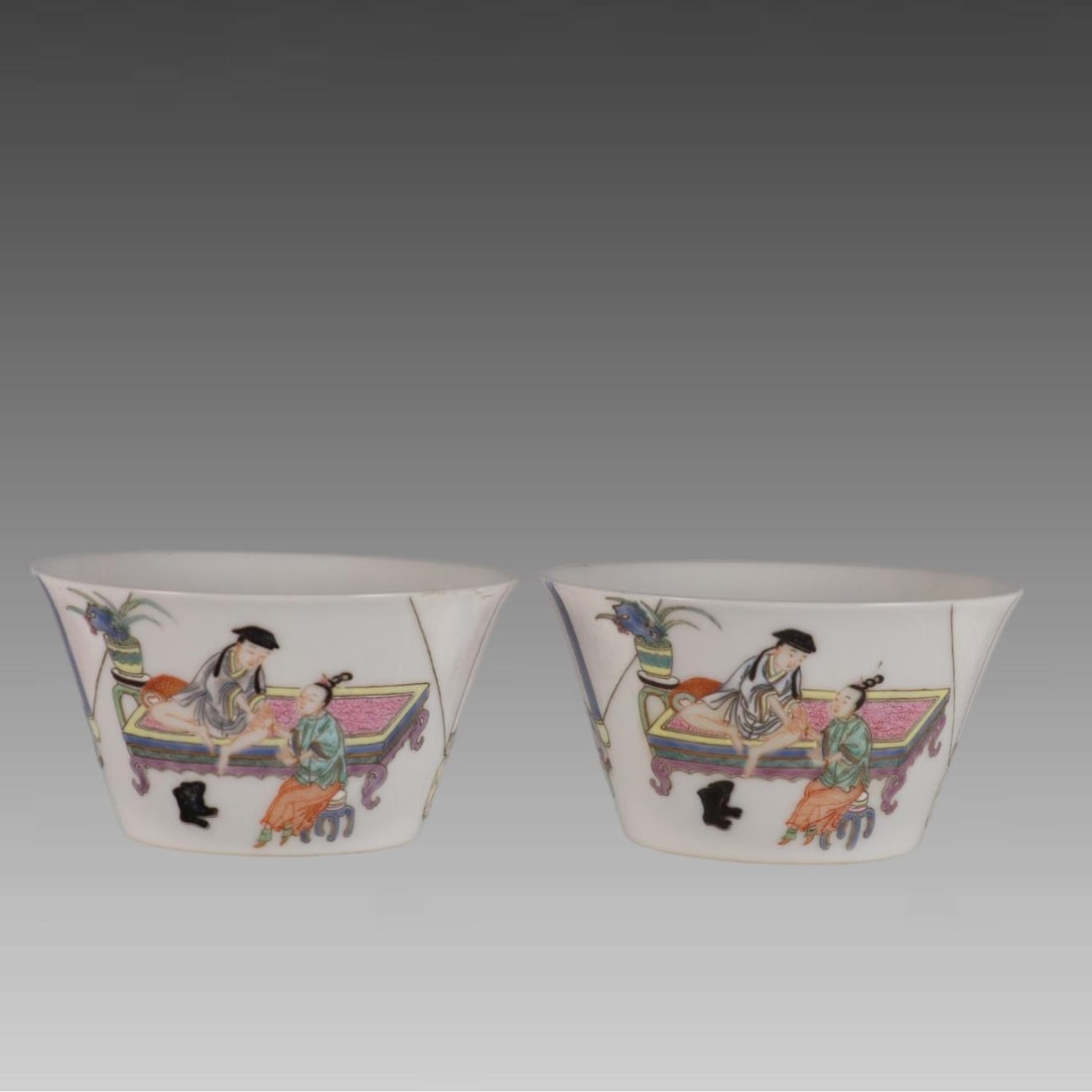 A pair of pastel West Chambers horseshoe cups made in the Yongzheng year of the Qing Dynasty: A pair of pastel West Chambers horseshoe cups made in the Yongzheng year of the Qing Dynasty Size:H:4.9cm Mouth D:9cm (The Dimensions Of All Batches Are Manually Measured.If You Need More Detailed Inf