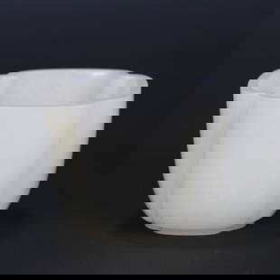 A piece of Qing Dynasty Hetian jade begonia cup: Qing Dynasty Hetian jade begonia cup Size:4.4x5.5x5.5cm W:103.3g (The Dimensions Of All Batches Are Manually Measured.If You Need More Detailed Information, Please Contact Our Customer Service Before