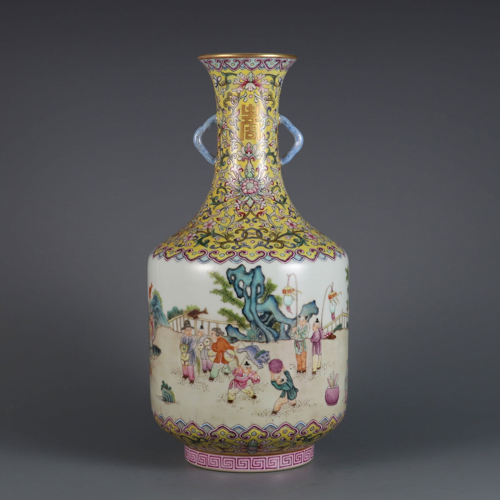 A Qing Dynasty pastel baby play picture amphora appreciation bottle: Qing Dynasty pastel baby play picture amphora appreciation bottle Size:H:33cm Belly D:15.5cm Mouth D:8cm (The Dimensions Of All Batches Are Manually Measured.If You Need More Detailed Information, Ple