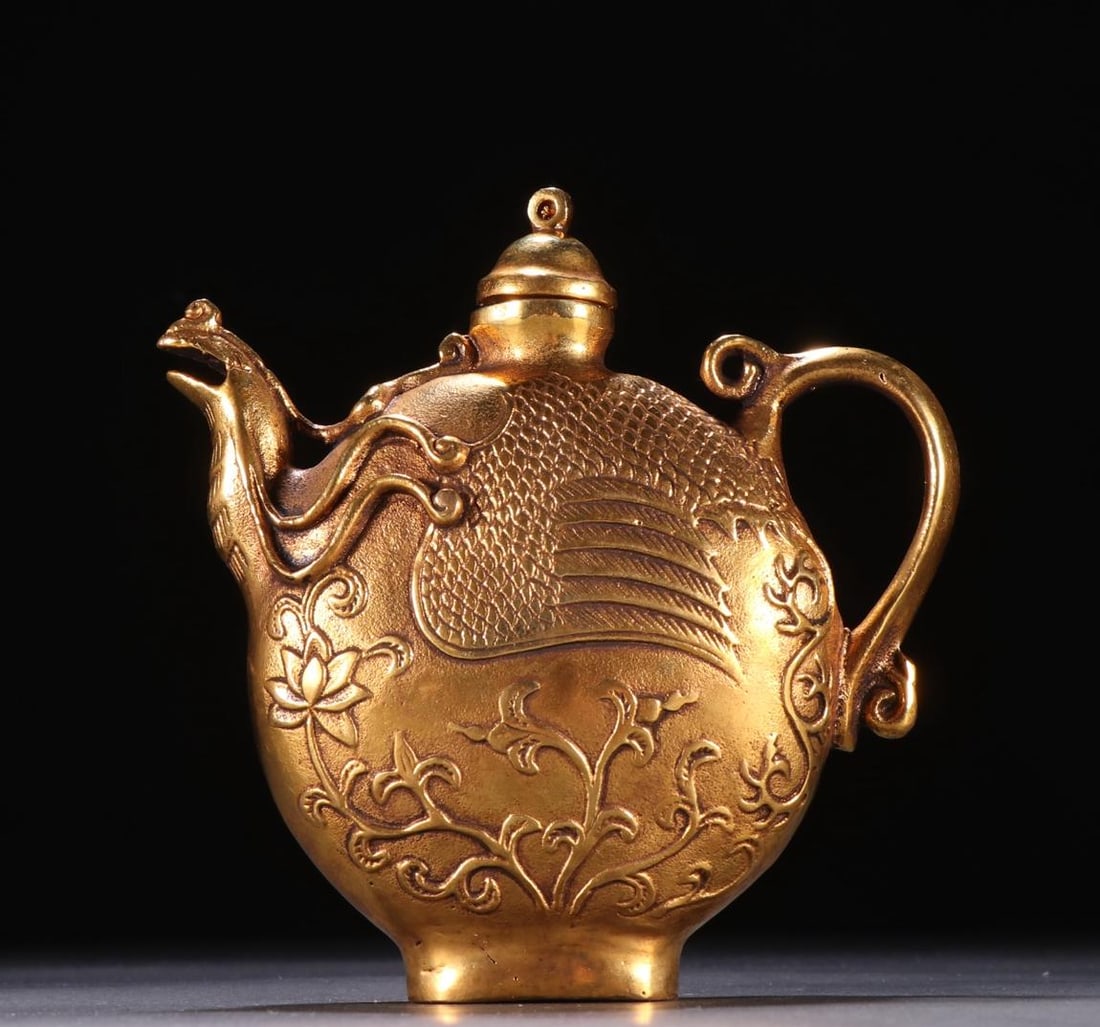 A Ming bronze gilt phoenix flask: Ming copper gilt phoenix pattern wine jug Size:H:13.4cm W:14cm W:290g (The Dimensions Of All Batches Are Manually Measured.If You Need More Detailed Information, Please Contact Our Customer Service Be