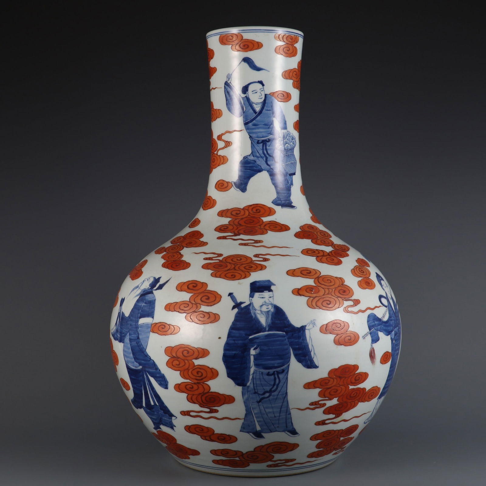 A blue and white and alum red color eight immortal pattern large celestial ball bottle made in the: Qing Dynasty Qianlong year of the blue and white alum red color eight immortal pattern large celestial ball bottle Size:H:55.5cm Mouth D:12.6cm Belly D:35cm (The Dimensions Of All Batches Are Manually