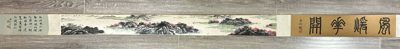 A hand-scrolled scroll of Song Wenzhi's landscape with a box: Song Wenzhi's landscape hand-rolled with box Painting core 13.5x 136cm (The Dimensions Of All Batches Are Manually Measured.If You Need More Detailed Information, Please Contact Our Customer