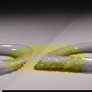 A Qing Dynasty Hetian topaz double dragon play bead bracelet: Qing Dynasty Hetian topaz double dragon play bead bracelet Size:lnside diameter:4.5cm W:1.2cm W:71.1g (The Dimensions Of All Batches Are Manually Measured.If You Need More Detailed Information, Please