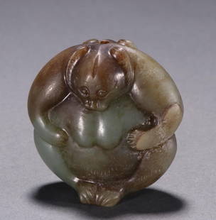 An old Hetian jade bear pendant: Old Hetian jade bear pendant Size:H:6cm W:5.9cm W:157g (The Dimensions Of All Batches Are Manually Measured.If You Need More Detailed Information, Please Contact Our Customer Service Before