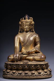 A bronze gilt statue of the Buddha of the Qing Dynasty: Qing Dynasty bronze gilt Buddha seated statue Size:H:17cm L:13.5cm W:8.8cm W:1390g (The Dimensions Of All Batches Are Manually Measured.If You Need More Detailed Information, Please Contact Our Custom