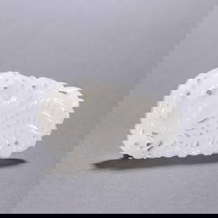 A piece of Hetian jade flying carving: Hetian jade flying carvings Size:H:4.6cm W:7.5cm W:51g (The Dimensions Of All Batches Are Manually Measured.If You Need More Detailed Information, Please Contact Our Customer Service Before