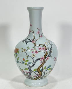 A Qing Dynasty pastel flower, bird, flower inscription poem vase: Qing Dynasty pastel flowers, birds, flowers, inscription poem vase Size:H:31cm Belly D:18cm (The Dimensions Of All Batches Are Manually Measured.If You Need More Detailed Information, Please Contact O