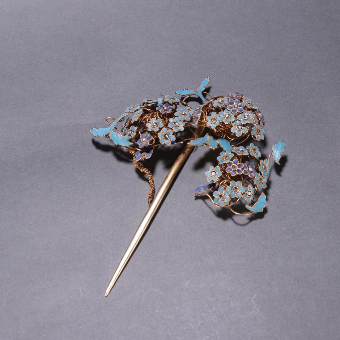 A Qing Dynasty silver-gilt hairpin with emerald pattern (1 of 9)