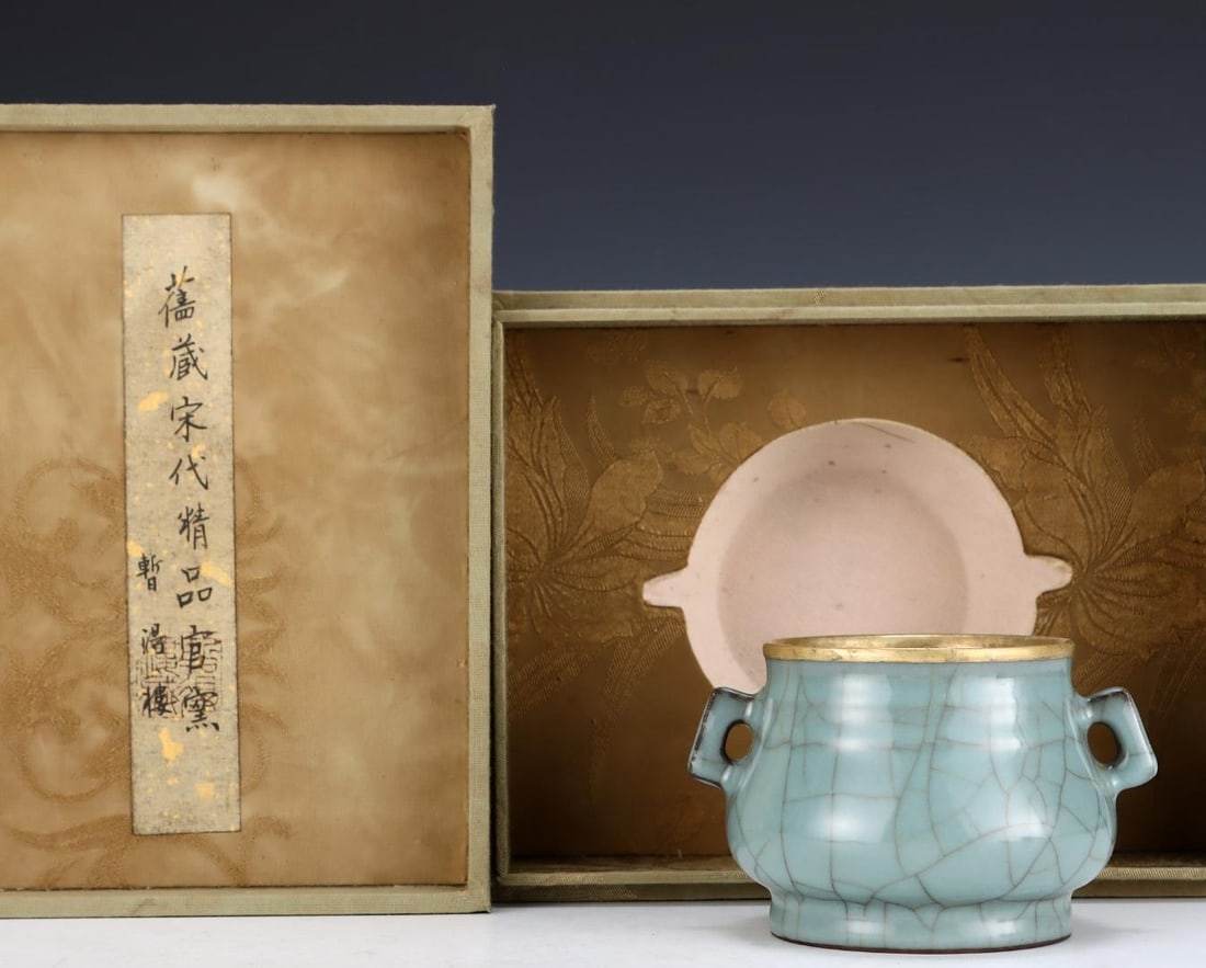 A Song Dynasty official kiln amphora incense burner: The official kiln amphora incense burner of the Song Dynasty Size:L:7.7cm D:12.5cm (The Dimensions Of All Batches Are Manually Measured.If You Need More Detailed Information, Please Contact Our Custom