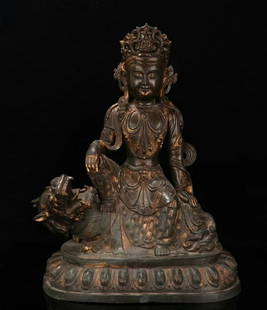 An early Qing Dynasty bronze statue of Manjushri Bodhisattva: In the early Qing Dynasty, the bronze fetus Manjushri Bodhisattva statue was cast in one piece of fine copper, the original gilding process was worn and aged, showing a strong historical atmosphere, a