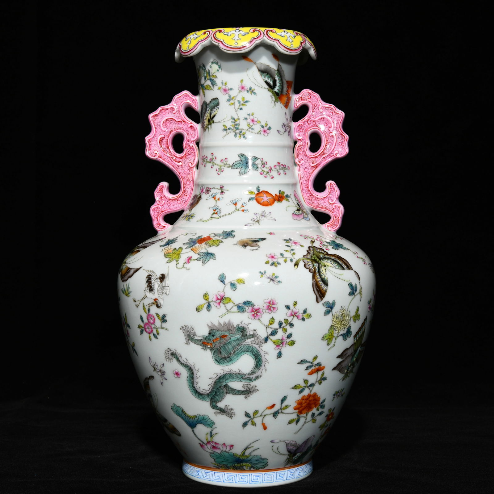 A pastel dragon and phoenix flower and bird pattern amphora made in the Qianlong year of the Qing: Qing Dynasty Qianlong year made pastel dragon and phoenix flower and bird pattern amphora Size:H:33cm D:19.5cm (The Dimensions Of All Batches Are Manually Measured.If You Need More Detailed Informatio
