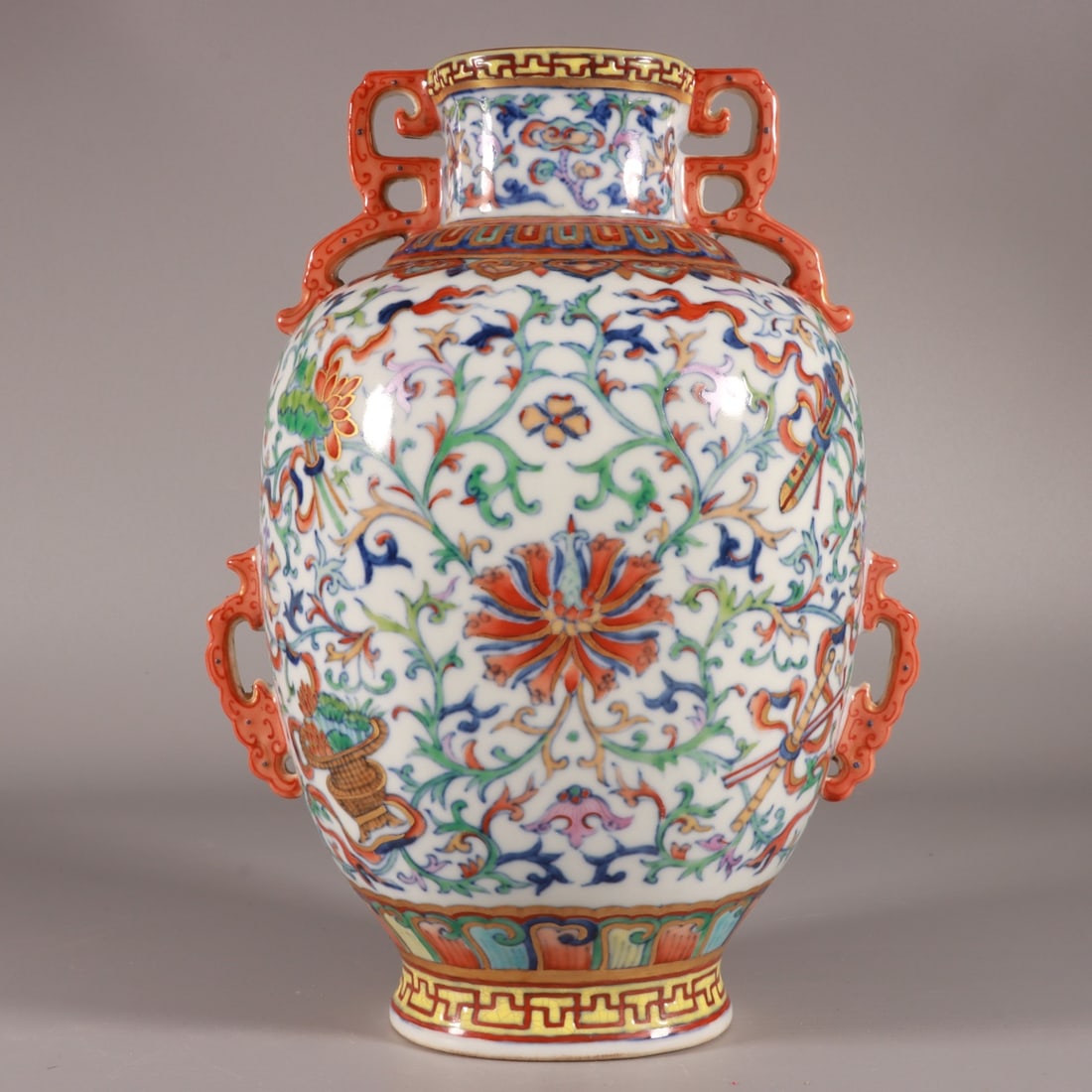 A Qing Dynasty Qianlong year of the bucket color entwined lotus amphora: Qing Dynasty Qianlong year of the bucket color entwined branch lotus amphora Size: H:23cm Belly D:13.5cm (The Dimensions Of All Batches Are Manually Measured.If You Need More Detailed Information, Ple