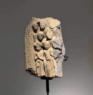 A piece of grayschist 2nd-5th century by a pious donor of the Keydras: Greyschist 2nd-5th century Gandhara pious donors W:10cm H:16cm (The Dimensions Of All Batches Are Manually Measured.If You Need More Detailed Information, Please Contact Our Customer Service