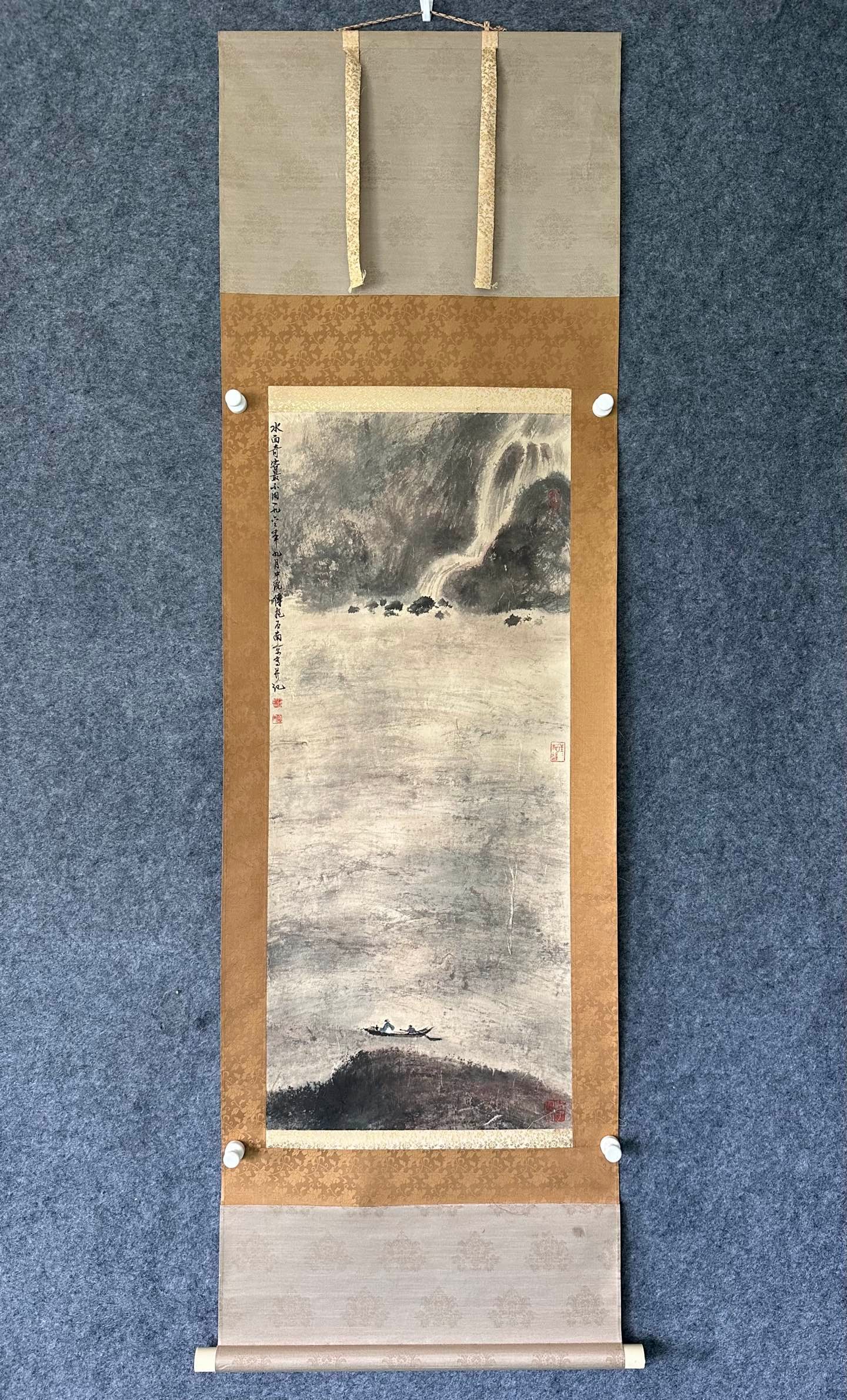 A boating picture of Fu Baoshi is an old-fashioned framed shaft: Fu Baoshi's rafting diagram is old framed on a shaft Size: Painting core 40.5x95cm (The Dimensions Of All Batches Are Manually Measured.If You Need More Detailed Information, Please Contact Our Custom