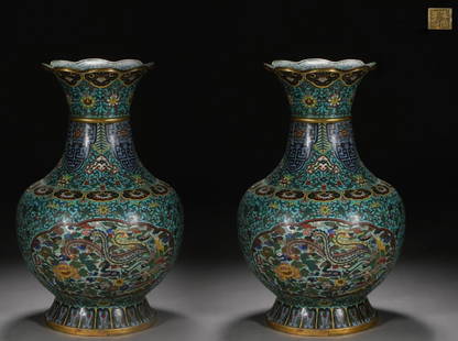 A pair of Qing Dynasty bronze cloisonné cloisonné enamel phoenix peony picture appreciation: Qing Dynasty Copper cloisonné cloisonné enamel phoenix peony picture appreciation bottle A pair of [style] Qianlong year system [detail] The shape of the bottle is ingenious and delicate, unique and