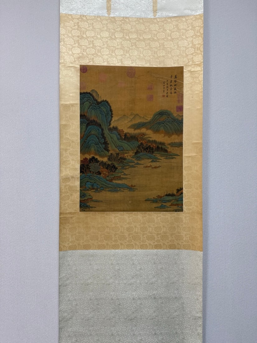 A silk painting of Wang Hui's green landscape figures: Wang Hui's green landscape figure silk Size: Painting core L:58.2cm W:41.5cm (The Dimensions Of All Batches Are Manually Measured.If You Need More Detailed Information, Please Contact Our Customer Ser