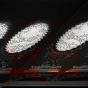 A beautiful Qing Dynasty Hetian jade dragon pattern hollow carved white jade interstitial display: Exquisite Qing Dynasty Hetian jade dragon pattern hollow carved white jade interstitial display Size: H:31.5cm L:20cm ?Jade screen:D:14.5cm ?W:1752g (The Dimensions Of All Batches Are Manually Measure