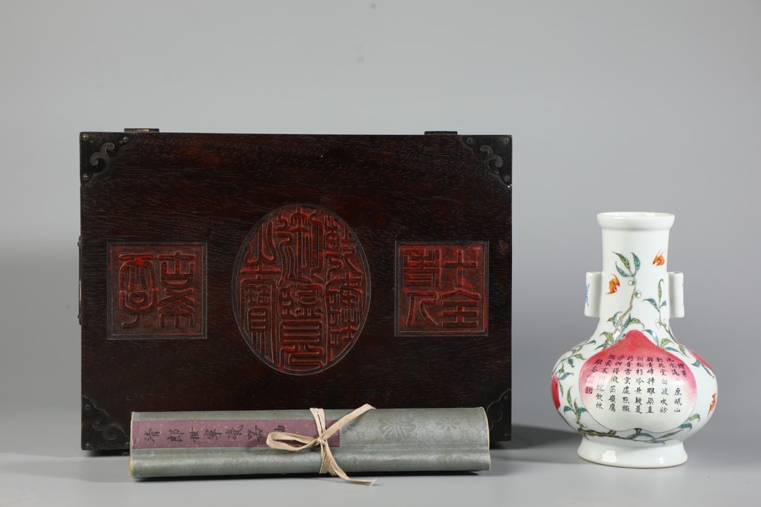 A Qianlong year of the treasure of the Qianlong Imperial Treasure pastel longevity peach amphora: Qianlong year's treasure of the Qianlong Imperial Treasure pastel longevity peach amphora Size: H:20.5cm D:13cm (The Dimensions Of All Batches Are Manually Measured.If You Need More Detailed Informati