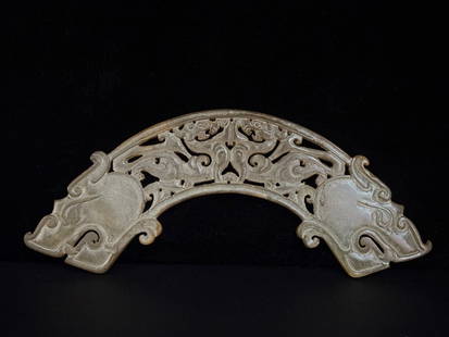 A piece of Hetian jade from the Han Dynasty and a double dragon jade Huang: Hetian jade double dragon Yuhuang of the Han Dynasty Size: 16×3.5×0.5cm W82g (The Dimensions Of All Batches Are Manually Measured.If You Need More Detailed Information, Please Contact Our Customer S