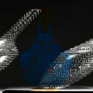 A bronze cloisonné vase made in the Qianlong year: A bronze cloisonne vase made in the year of Qianlong Size: H:29cm W:18cm W:1722g (The Dimensions Of All Batches Are Manually Measured.If You Need More Detailed Information, Please Contact Our Customer