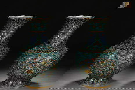 A pair of Qing Dynasty bronze cloisonné cloisonné enamel phoenix peony picture appreciation: Qing Dynasty Copper cloisonné cloisonné enamel phoenix peony picture appreciation bottle A pair of [style] Qianlong year system [detail] The shape of the bottle is ingenious and delicate, unique and