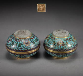 A pair of Qing Dynasty copper cloisonné enamel incense boxes: Qing Dynasty copper tire cloisonné enamel incense box A pair of [style] Qianlong year [details] Song Dynasty Zhao Changqing's "Huanxi Sand" has a cloud: "The golden beast sprays incense and haze, and