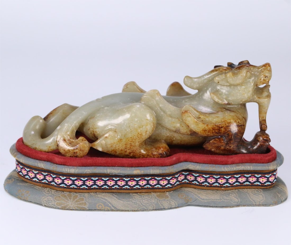 An exquisite ancient jade ornament to ward off evil spirits (1 of 9)