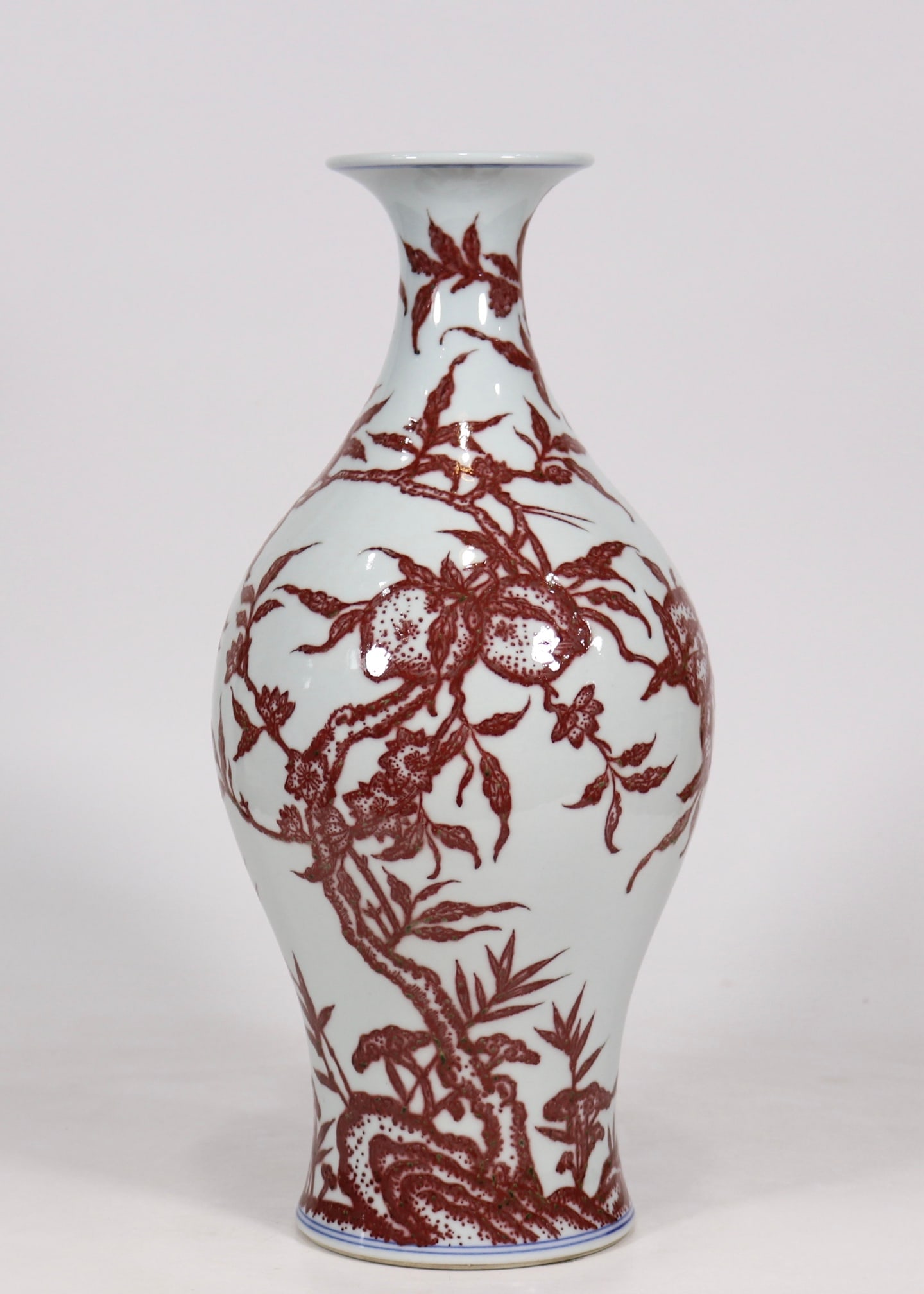 A glazed red longevity peach olive bottle made in the Yongzheng year of the Qing Dynasty (1 of 9)