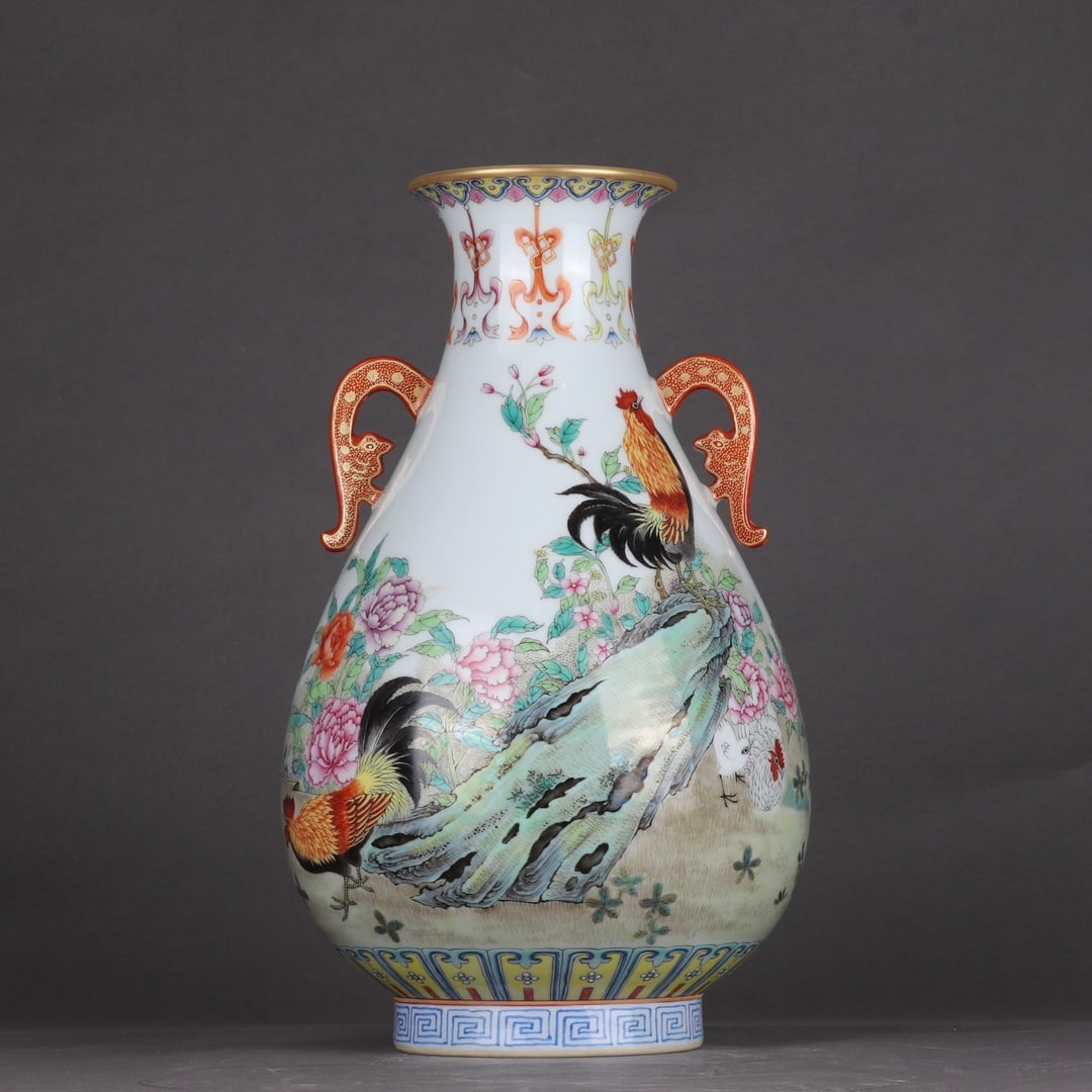 An amphora of enamel colored golden rooster annunciation picture made in the Qianlong period of the: Qing Dynasty Qianlong year enamel color golden rooster annunciation picture amphora SIZE: H:33cm Belly D:20cm (The Dimensions Of All Batches Are Manually Measured.If You Need More Detailed Information