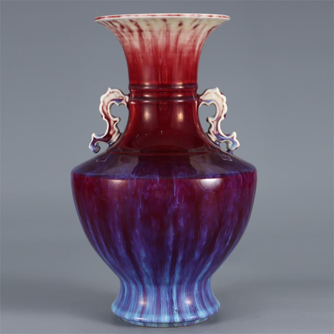 A Jun porcelain amphora from the Qing Dynasty: Qing Dynasty Jun porcelain amphora SIZE: H:31.5cm W:19cm (The Dimensions Of All Batches Are Manually Measured.If You Need More Detailed Information, Please Contact Our Customer Service Before Bidding.