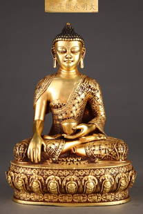 A seated statue of Shakyamuni Buddha in the Ming Dynasty: Ming's precisely cast purple copper tire gilt seated statue of Shakyamuni Buddha SIZE: H:21.5cm W:14.5cm W:3.4kg (The Dimensions Of All Batches Are Manually Measured.If You Need More Detailed Informat