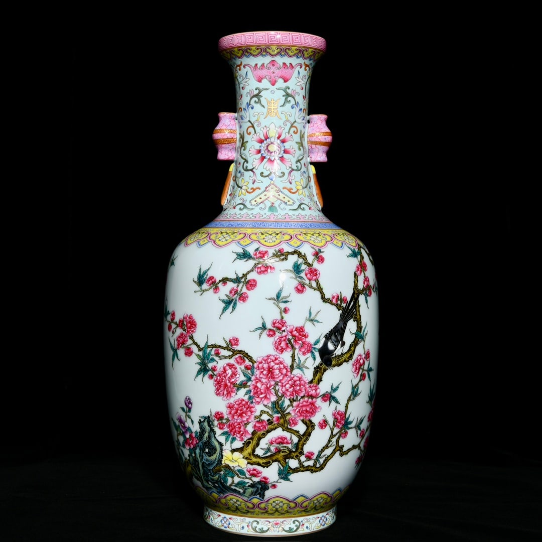 A pastel flower and bird pattern amphora made in the Yongzheng era of the Qing Dynasty: A pastel flower and bird pattern amphora made in the Yongzheng era of the Qing Dynasty SIZE: H:42.5cm D:19cm (The Dimensions Of All Batches Are Manually Measured.If You Need More Detailed Information,