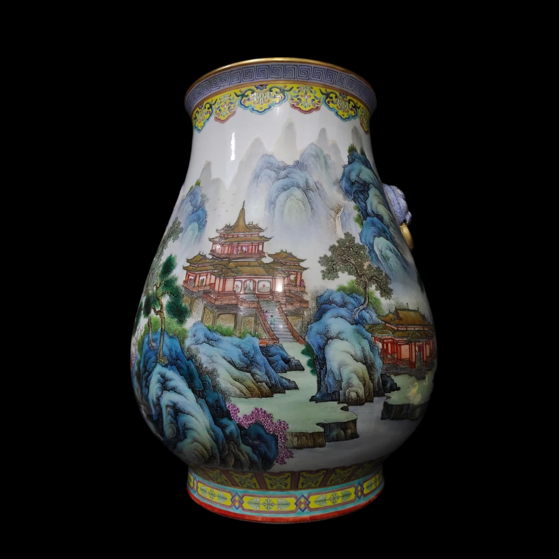 An enamel landscape attic amphora made in the Qing Dynasty: The enamel landscape attic amphorae made in the Qing Dynasty SIZE: H:50cm Belly D:40cm Mouth D:25cm (The Dimensions Of All Batches Are Manually Measured.If You Need More Detailed Information, Please C