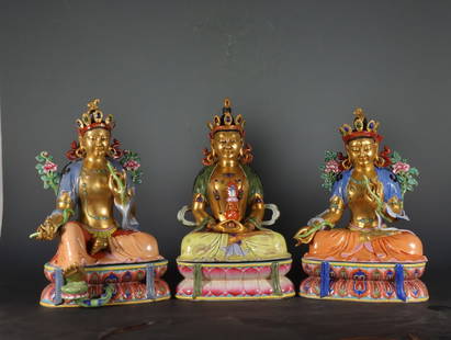 A set of three sculptures made in the Qianlong period of the Qing Dynasty, with three Buddha statues: Three sculptures made in the Qianlong period of the Qing Dynasty with a gilt and colorful lotus base SIZE: H:37.8cm L:22.8cm W:20cm (The Dimensions Of All Batches Are Manually Measured.If You Need Mor