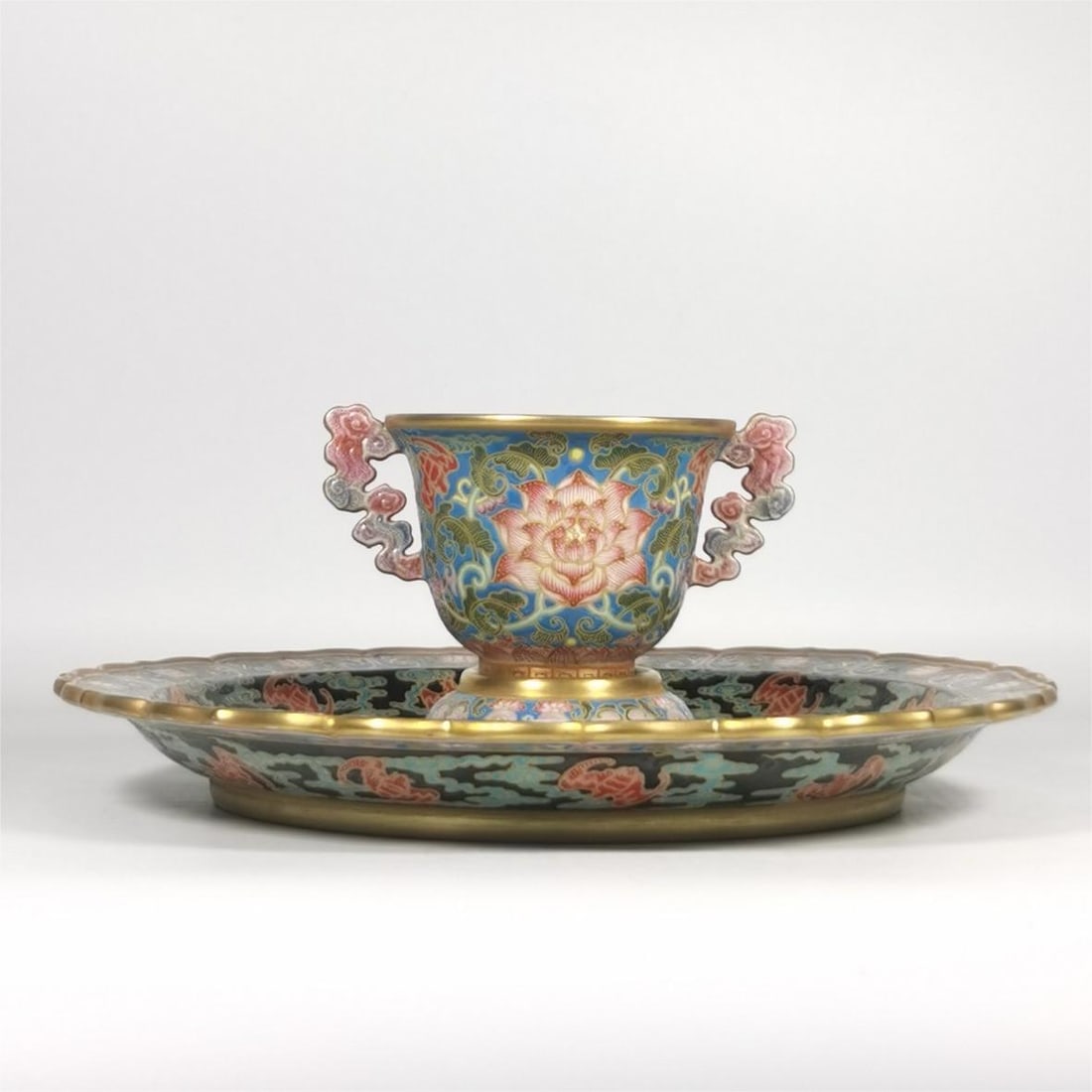 A Qing Dynasty enamel cloisonné gilded flower cup (1 of 8)