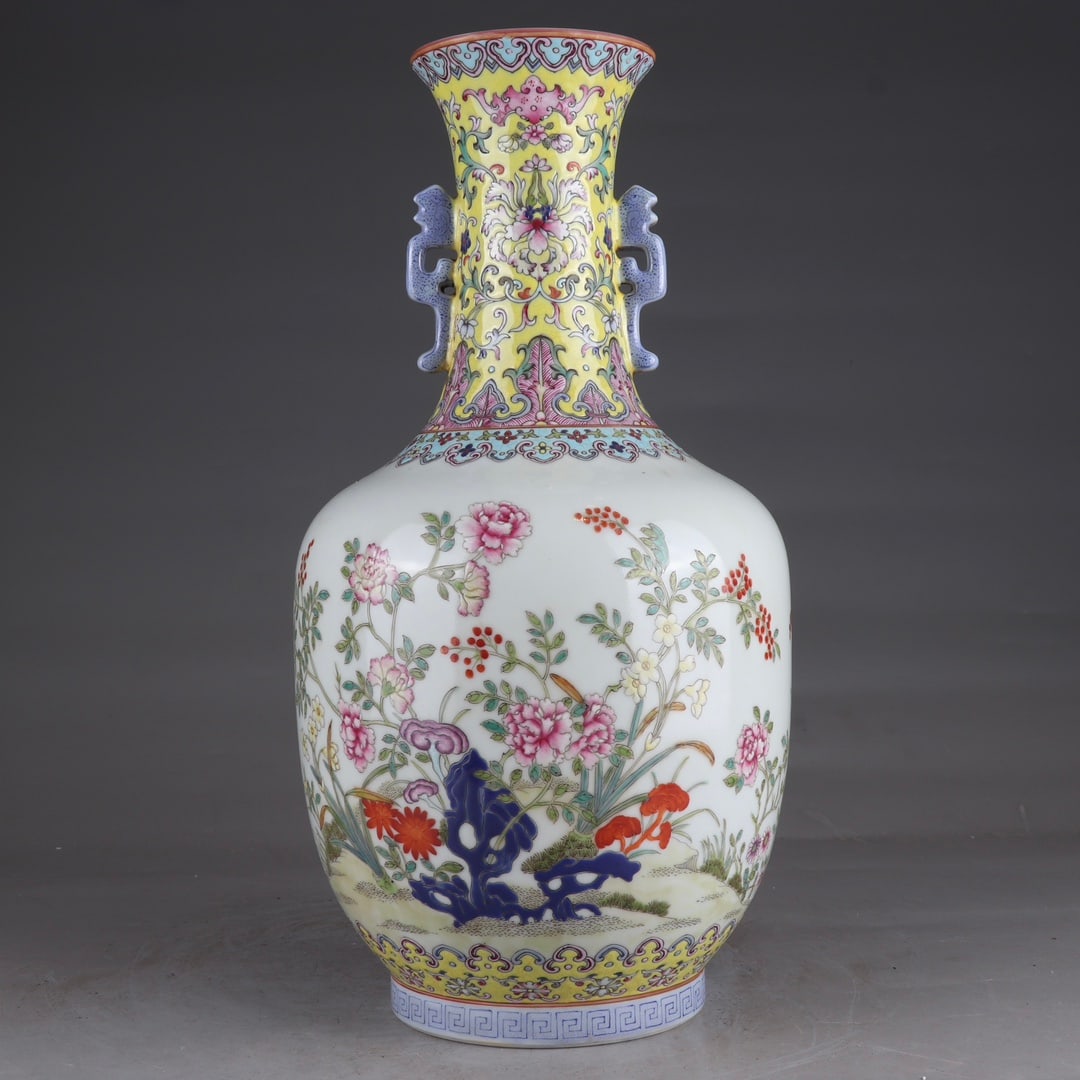 A pastel peony floral pattern amphora made in the Qianlong period of the Qing Dynasty: A pastel peony floral pattern amphora made in the Qianlong period of the Qing Dynasty SIZE: H:32.2cm Belly D:16.5cm (The Dimensions Of All Batches Are Manually Measured.If You Need More Detailed Infor