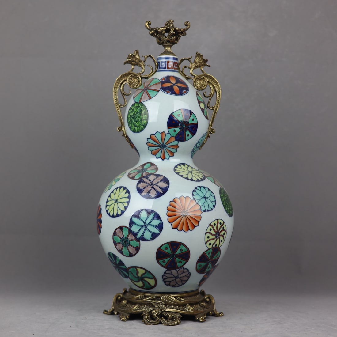 A beautiful colorful leather ball pattern copper-laced amphora gourd: Exquisite colorful leather ball pattern bronze lace amphora gourd bottle SIZE: H:50cm Mouth D:3cm D:22cm Bottom:19cm (The Dimensions Of All Batches Are Manually Measured.If You Need More Detailed Info