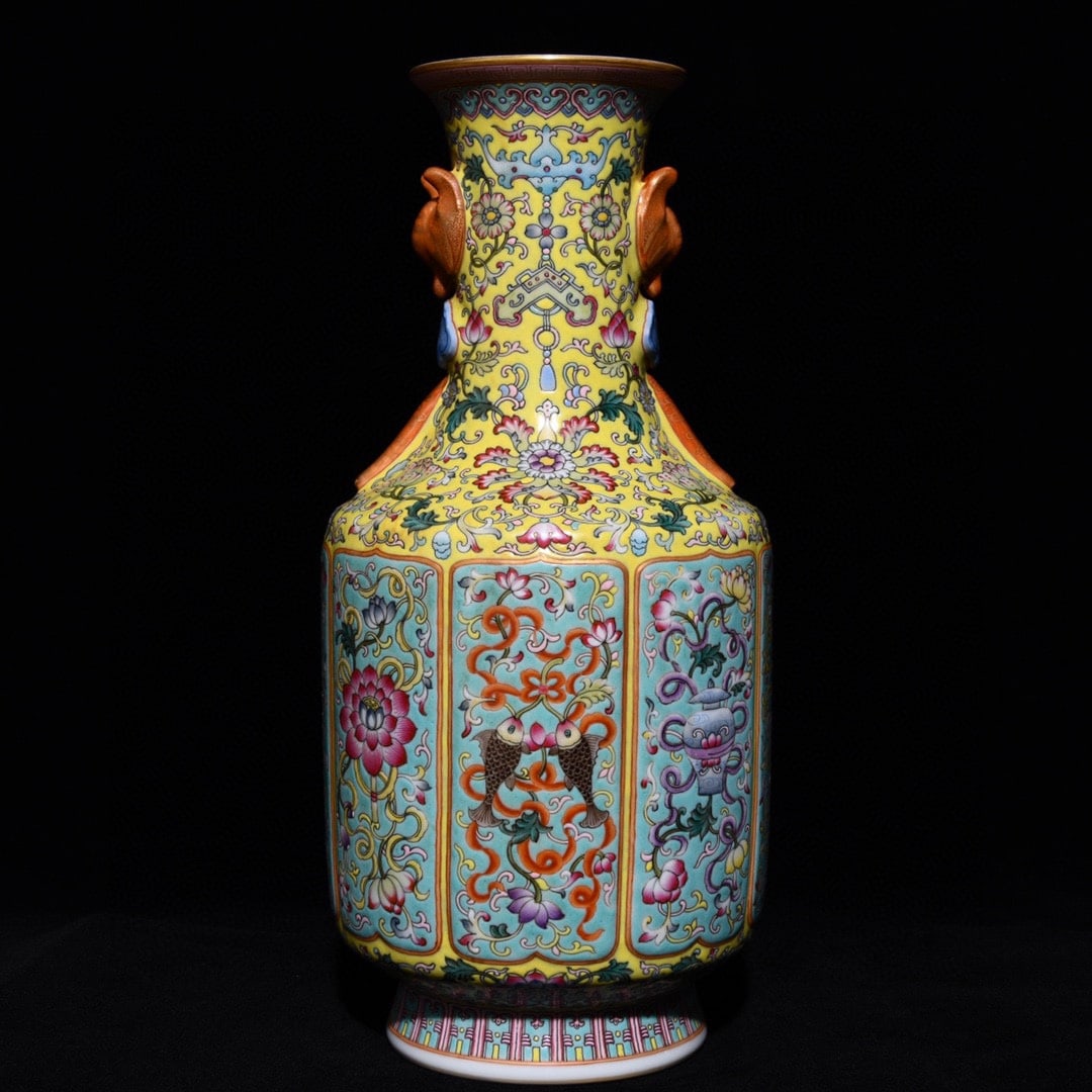 A pastel eight-treasure floral amphora made in the Qianlong period of the Qing Dynasty: A pastel eight-treasure floral amphora made in the Qianlong period of the Qing Dynasty SIZE: H:33.2cm D:15cm (The Dimensions Of All Batches Are Manually Measured.If You Need More Detailed Information,