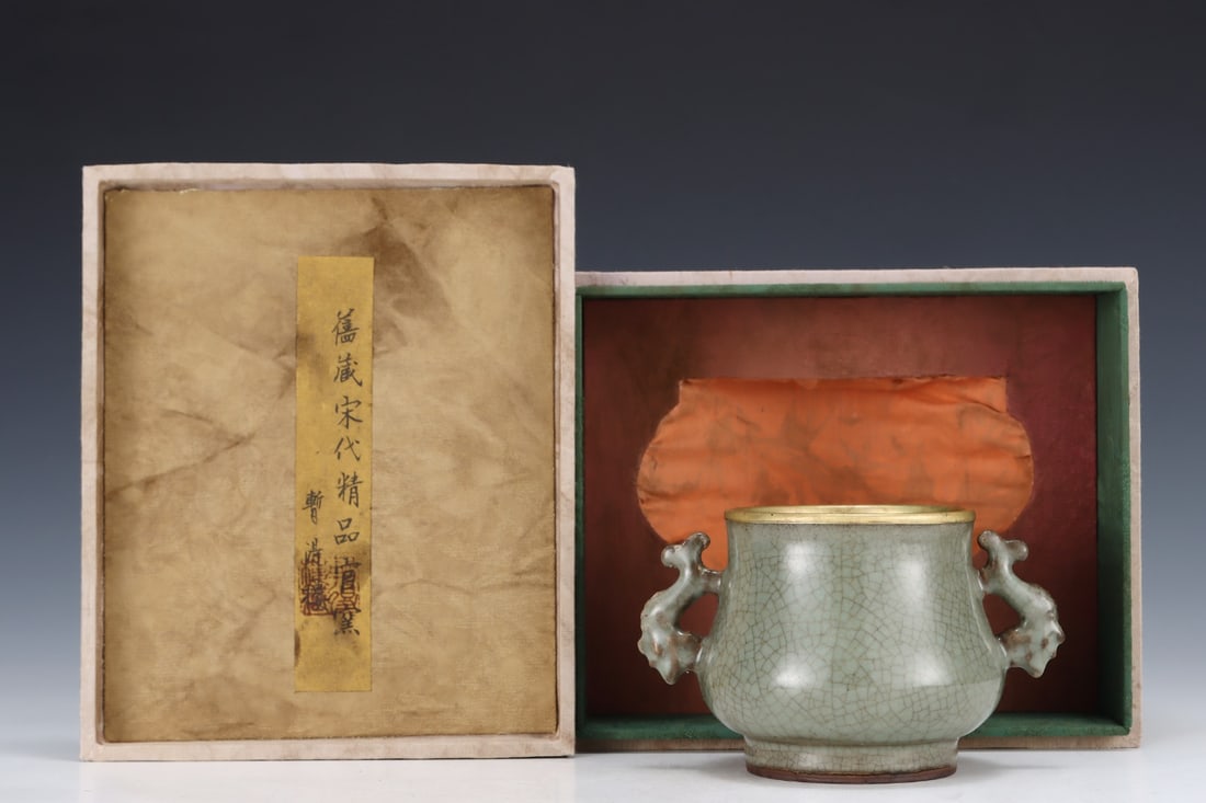 An amphora incense burner of the official kiln of the Song Dynasty: Amphora incense burner of the official kiln of the Song Dynasty Size: H:10cm Belly D:16cm (The Dimensions Of All Batches Are Manually Measured.If You Need More Detailed Information, Please Contact Our