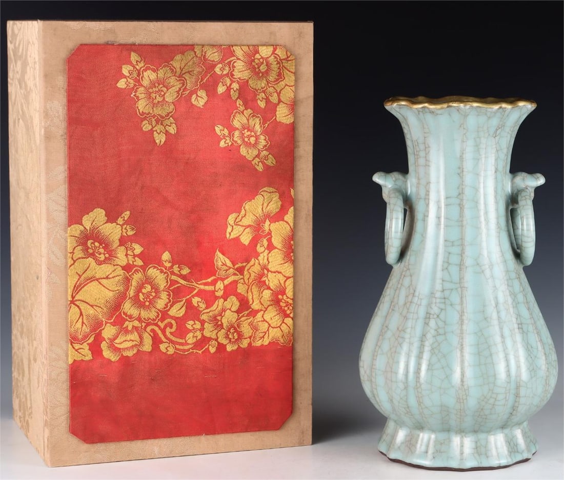 A melon-edged amphora of the official kiln of the Song Dynasty: The melon amphora of the official kiln of the Song Dynasty Size: H:33.3cm Belly D:19cm (The Dimensions Of All Batches Are Manually Measured.If You Need More Detailed Information, Please Contact Our Cu