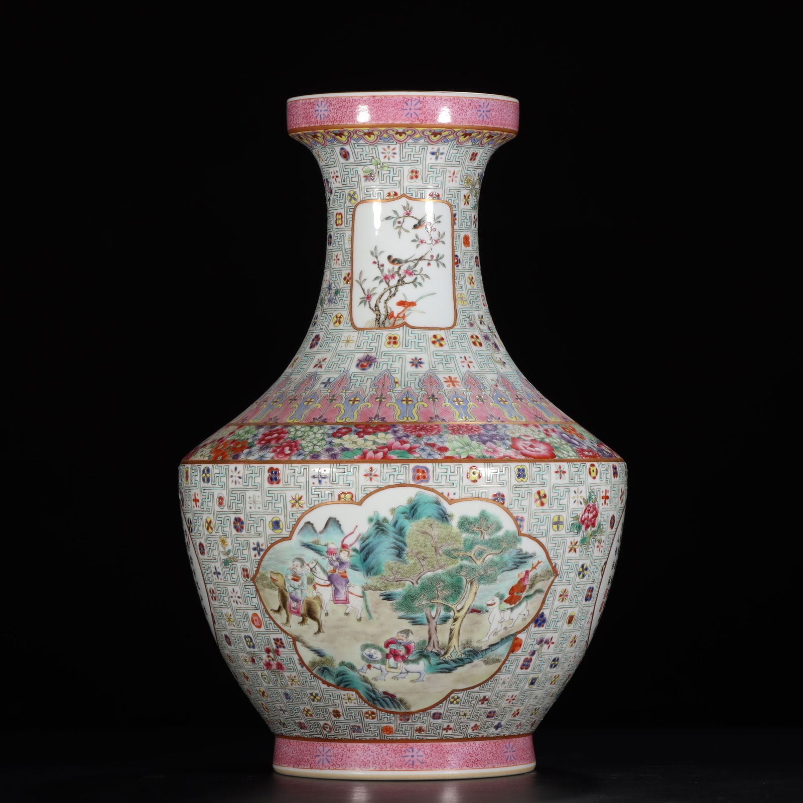 A year-made orange bottle made in the Qing Dynasty with a pastel gold painted swastika pattern with: Qing Dynasty Qianlong year-made annual pastel gold-painted swastika pattern window lifting landscape character story obelisk bottle SIZE: H:35.8cm Mouth D:12.3cm Bottom:13.8cm (The Dimensions Of All B