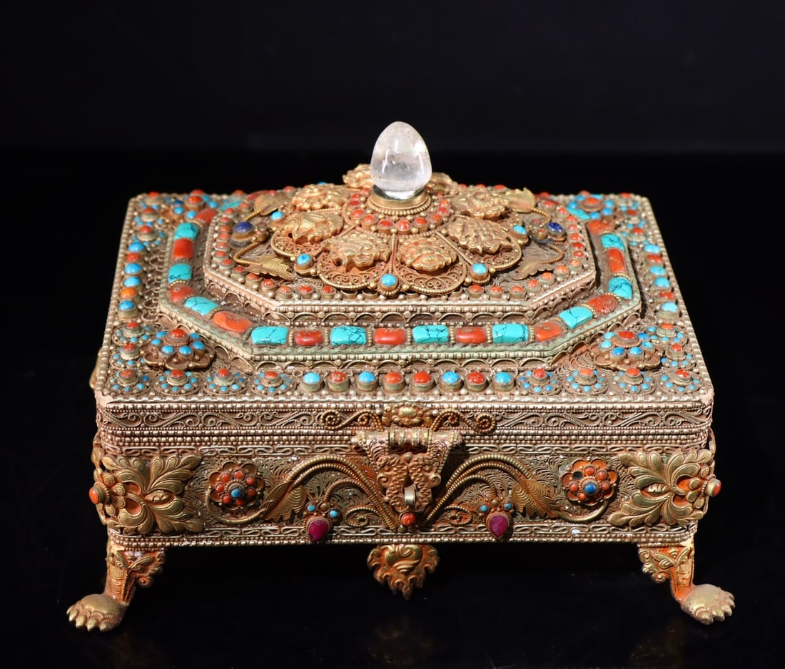 A beautiful Tibetan silver cloisonné gilt silver box (1 of 12)
