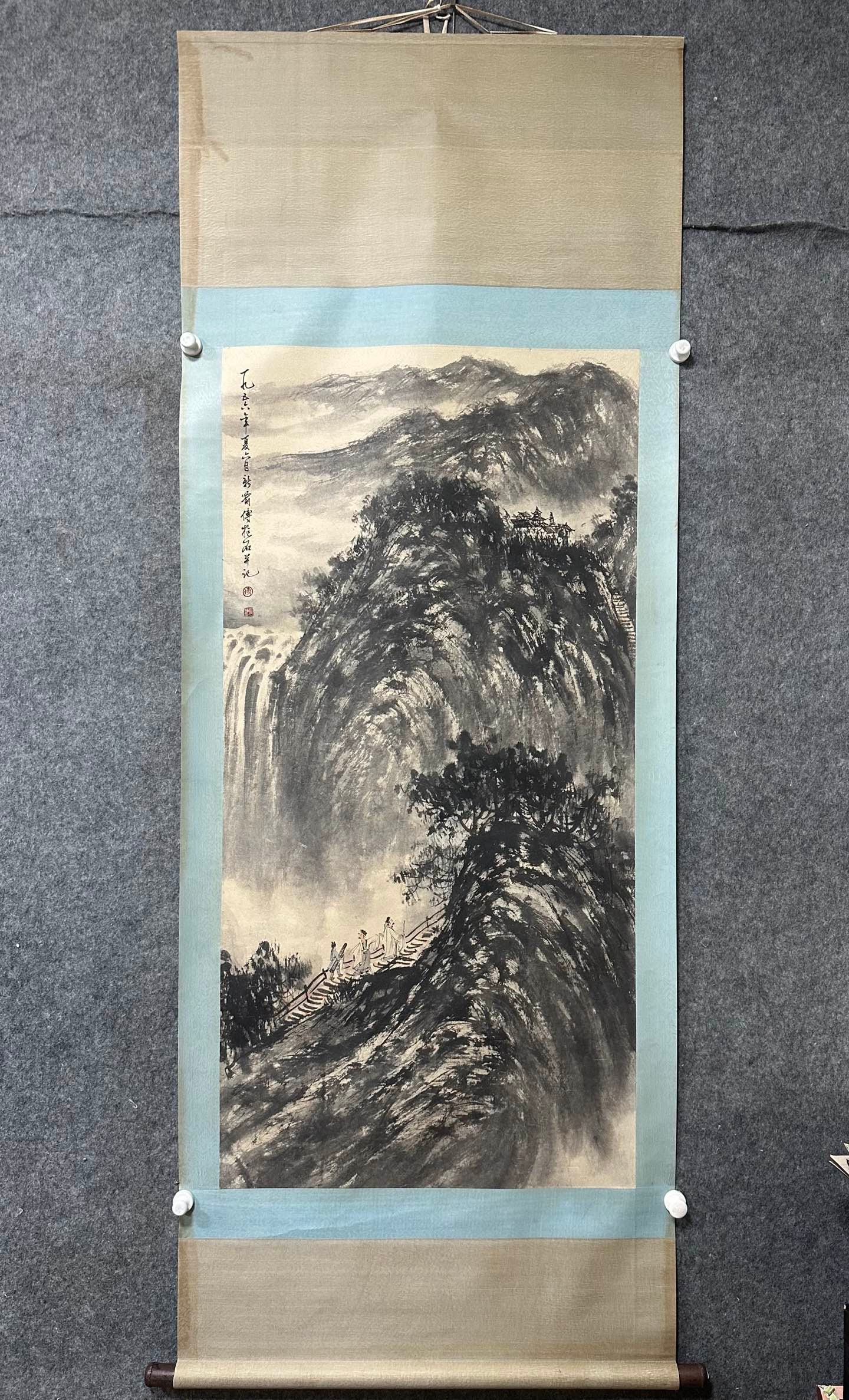 A landscape painting of Fu Baoshi: Fu Baoshi's landscape painting SIZE: Painting core:68x137cm (The Dimensions Of All Batches Are Manually Measured.If You Need More Detailed Information, Please Contact Our Customer Service Before Biddi