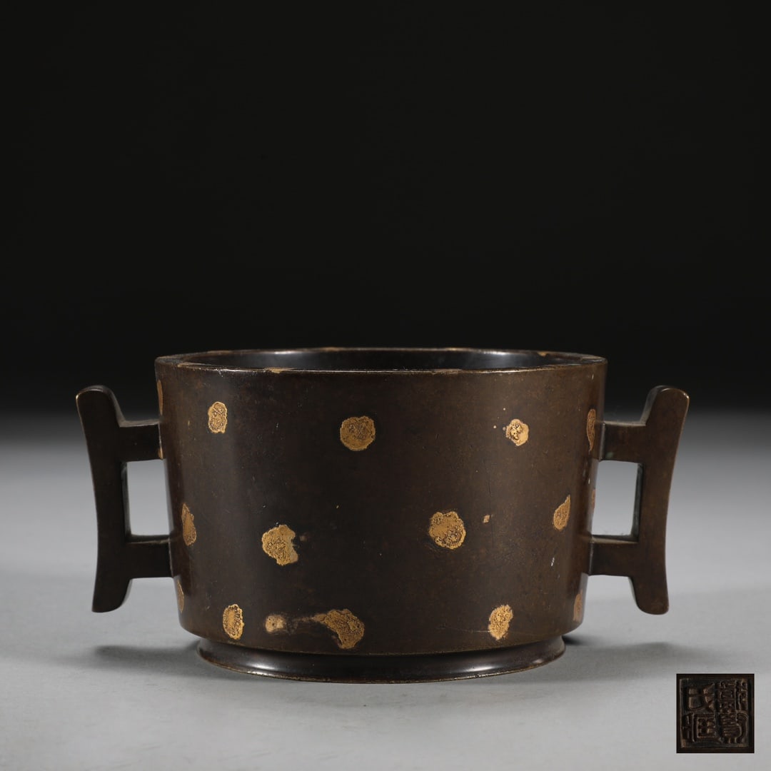 A precision-cast copper tire of the Ming Dynasty is sprinkled with gold and sprinkled with gold (1 of 11)