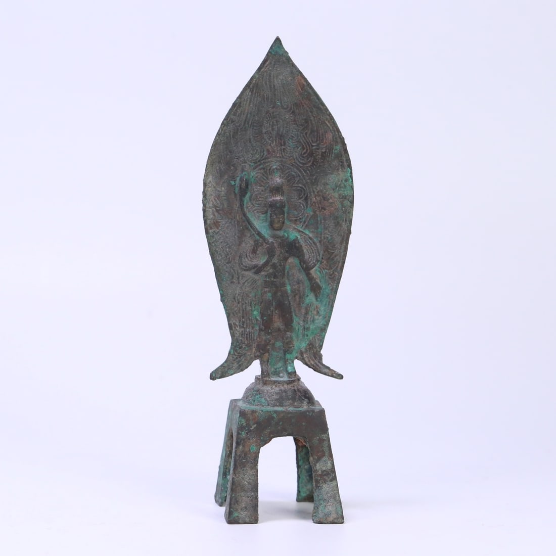 A bronze Guanyin bench Buddha from the Northern Wei Dynasty (1 of 9)